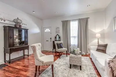 313 Oakwood Avenue, Toronto C03, ON M6E 2V3
