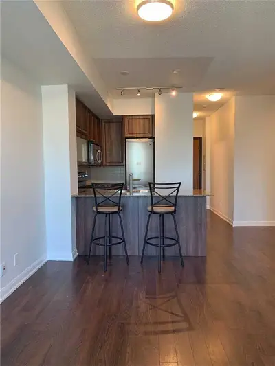 500 Sherbourne Street 1301, Toronto C08, ON M4X 1L1