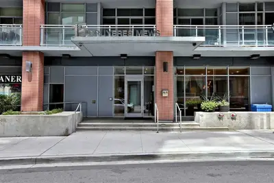 15 Bruyeres Mews 1105, Toronto C01, On M5v 0a6