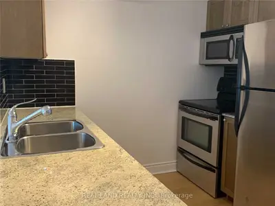 763 Bay Street 3513, Toronto C01, ON M5G 2R3