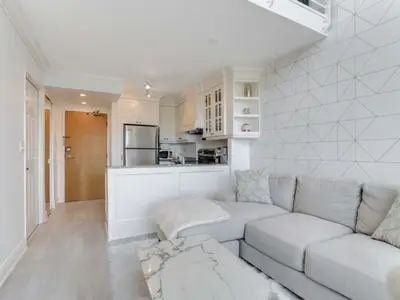 18 Merton Street 1110, Toronto C10, ON M4S 3G9