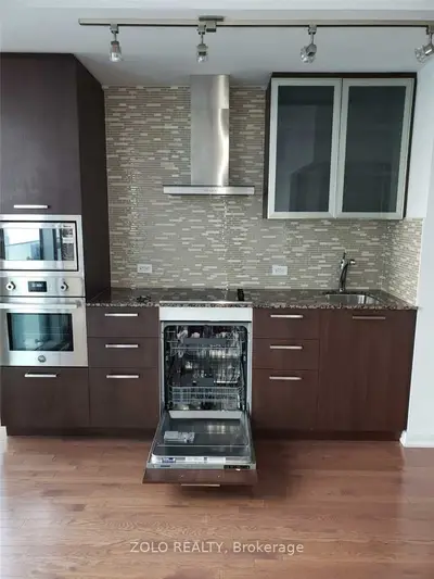 14 York Street W 3807, Toronto C01, ON M5J 0B1