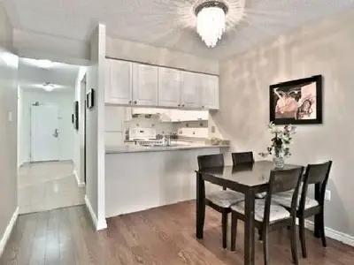 887 Bay Street 807, Toronto C01, ON M5S 3K4
