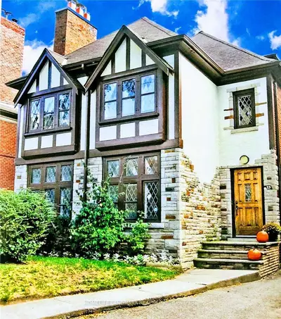 23 Coulson Avenue 2nd Flr, Toronto C03, ON M4V 1Y3