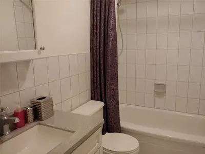 108 Sussex Avenue, Toronto C01, ON M5S 1K3