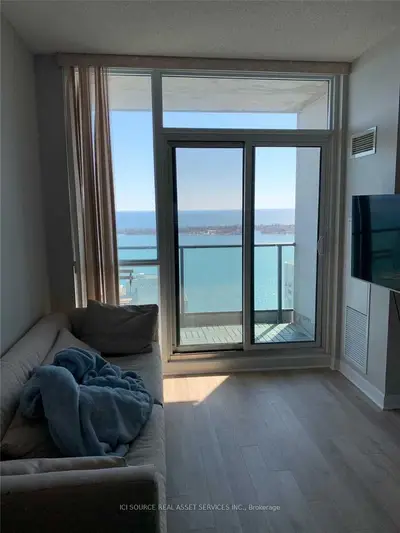33 Bay Street 4611, Toronto C01, ON M5J 2Z3