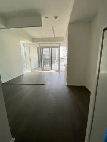 8 Hillsdale Avenue 1513, Toronto C10, ON M4S 0B1