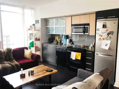 25 Capreol Court 3203, Toronto C01, ON M5V 3Z7
