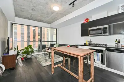 39 Brant Street 419, Toronto C01, ON M5V 2L9