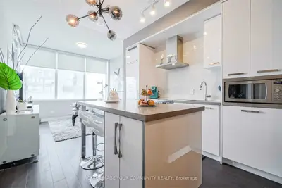 120 Bayview Avenue N608, Toronto C08, ON M5A 0G4