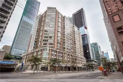 717 Bay Street 1002, Toronto C01, ON M5G 2J9