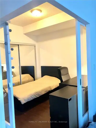 832 Bay Street 1107, Toronto C01, ON M5S 1Z6