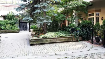 78 St Patrick Street 104, Toronto C01, ON M5T 1V1
