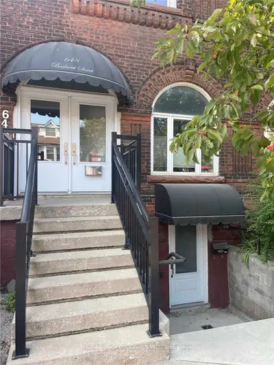 648 Bathurst Street 2nd Flr, Toronto C01, ON M5S 2R1