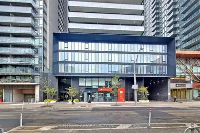 28 Wellesley Street E 2003, Toronto C08, ON M4Y 0C4