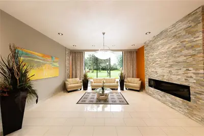 55 Wynford Heights Crescent 817, Toronto C13, ON M3C 1L4
