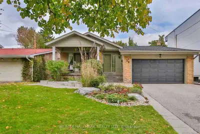 28 Millgate Crescent, Toronto C15, ON M2K 1L6