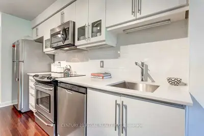 1169 Queen Street W N202, Toronto C01, ON M6J 0A4