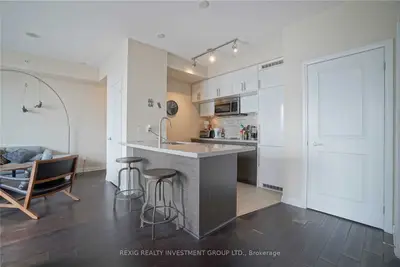 8 Mercer Street 2207, Toronto C01, On M5v 3w2