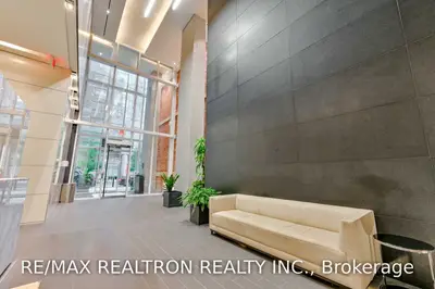 15 Grenville Street 804, Toronto C01, On M4y 1a1