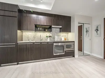 90 Queens Wharf Road 509, Toronto C01, On M5v 0j4