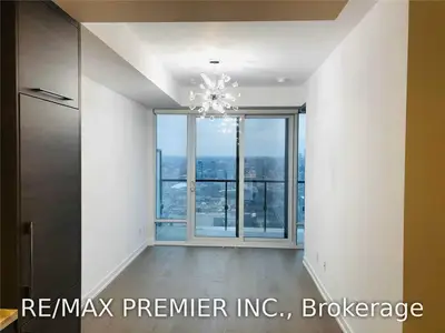 488 University Avenue 4201, Toronto C01, ON M5G 1X3