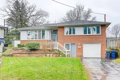 16 Donewen Court, Toronto C13, On M4a 1p8