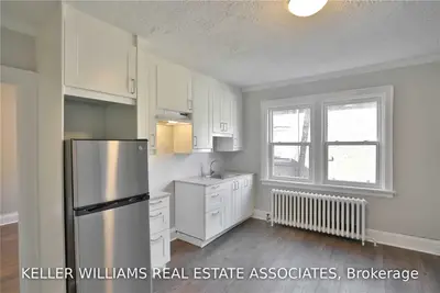 1094 College Street 15, Toronto C01, ON M6H 1B3
