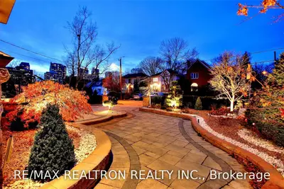 141 Elmwood Avenue, Toronto C14, ON M2N 3M1