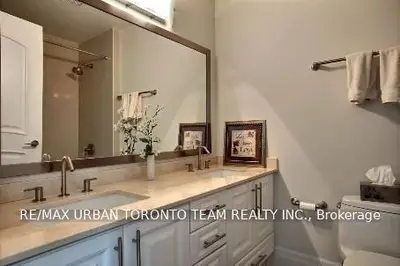 16 Harbour Street 3810, Toronto C01, ON M5J 2Z7