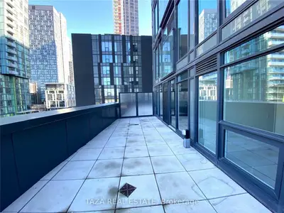 80 Queens Wharf Road 305, Toronto C01, ON M5V 3Y2