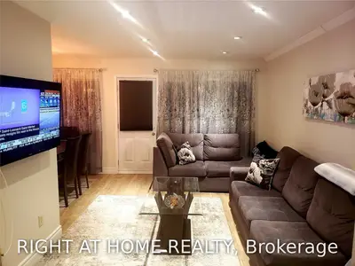 16 Lady Fernway Way, Toronto C15, ON M2J 4M3