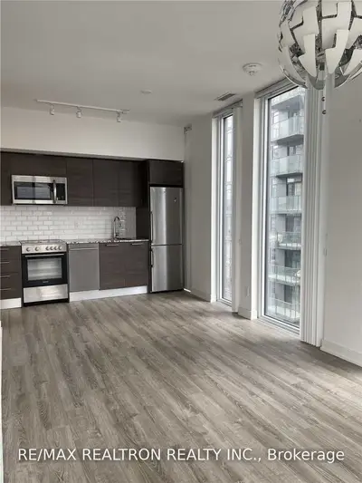 28 Wellesley Street E 2004, Toronto C08, ON M4Y 1G3