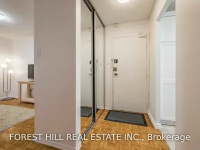 89 Mccaul Street 218, Toronto C01, ON M5T 2X3