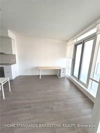 1 Bloor Street E 2408, Toronto C08, ON M4W 1A9
