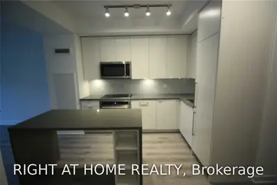 38 Iannuzzi Street 639, Toronto C01, ON M5V 0S2
