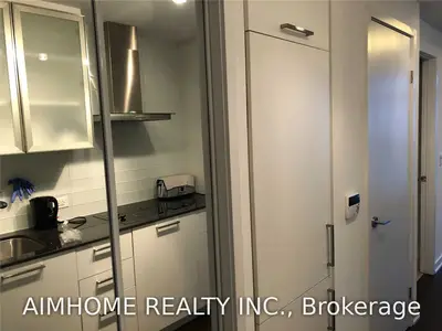 14 York Street 6102, Toronto C01, On M5j 0b1