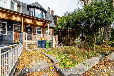 16 Palmerston Gardens Main, Toronto C02, ON M6G 1V9