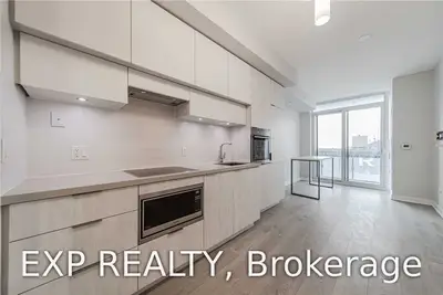 8 Eglinton Avenue E 3704, Toronto C10, ON M4P 0C1