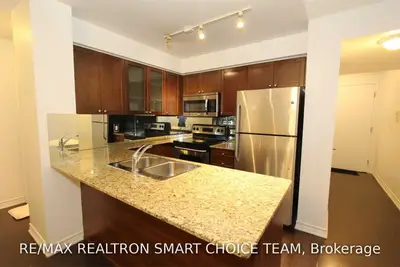 761 Bay Street 414, Toronto C01, ON M5G 2R2