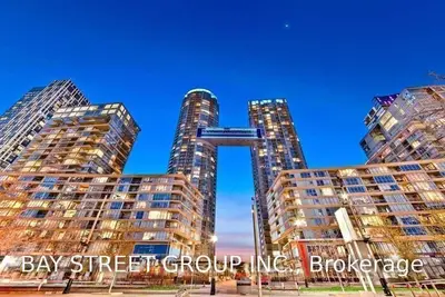 21 Iceboat Terr Terrace 3711, Toronto C01, ON M5V 4A9