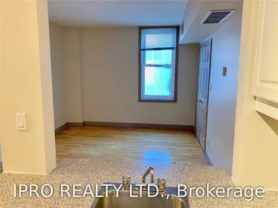 524 Yonge Street 201, Toronto C08, ON M4Y 1X9