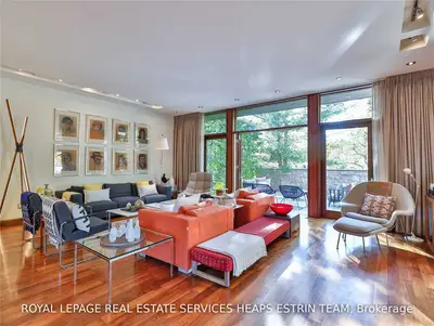 11 Lumley Avenue, Toronto C11, ON M4G 2X3