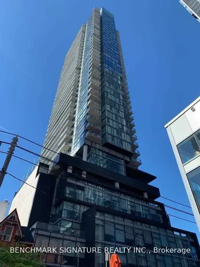 290 Adelaide Street 3209, Toronto C01, ON M5V 1P7