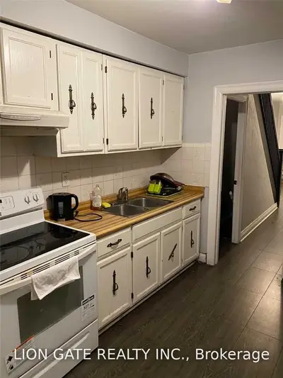 287 Parliament Street, Toronto C08, ON M5A 2Z6