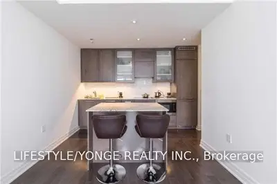 8 The Esplanade Avenue 2406, Toronto C08, ON M5E 0A6