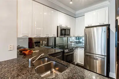 18 Yorkville Avenue 609, Toronto C02, ON M4W 3Y8