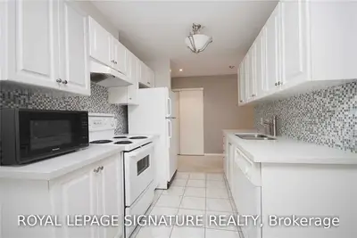 600 Eglinton Avenue E 310, Toronto C10, ON M4P 1P3