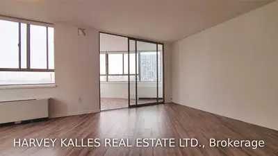 270 Queens Quay Quay W 402, Toronto C01, ON M5J 2N4