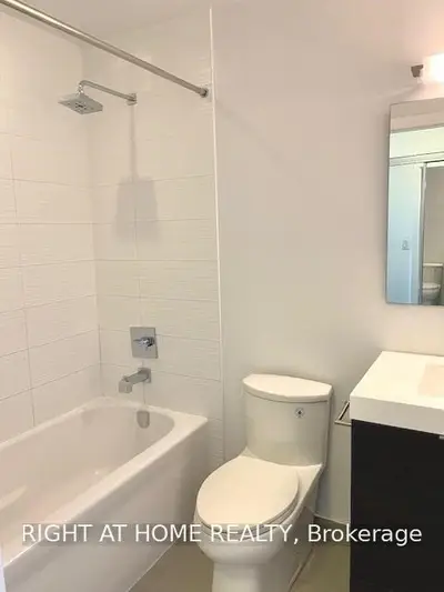 318 Richmond Street 2702, Toronto C01, ON M5V 1X2